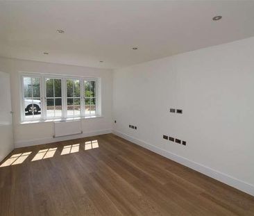 Thompson Gardens, Coggeshall, Colchester, CO6 - Photo 1