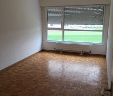 Logement rénové avec balcon. Immeuble avec ascenseurs, proche de to... - Photo 1