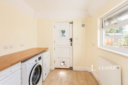 3 bedroom house to rent Send Road, Send, GU23 - Photo 4