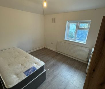 Studio Flat, Lyon Park Avenue, HA0 - Photo 2