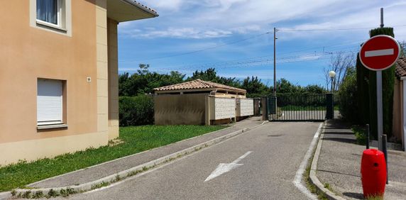 Location Appartement 3 pièces 71m² PONT ST ESPRIT 30130 - Photo 2