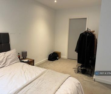 1 bedroom in a flat share to rent - Photo 3