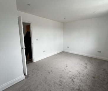 2 bedroom end of terrace house to rent - Photo 4