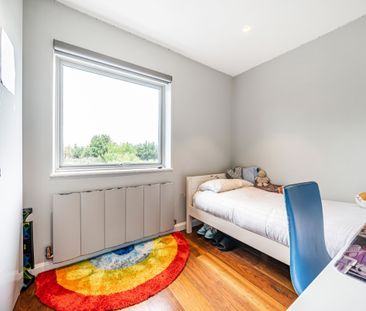 Bowness Crescent, London, SW15 - Photo 3