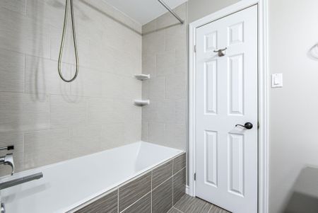 For Lease - 1020 Roxborough Drive, Oakville, Ontario - Photo 4