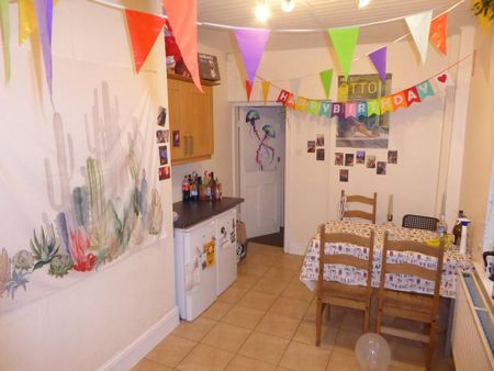 4 bedroom terraced house to rent - Photo 2