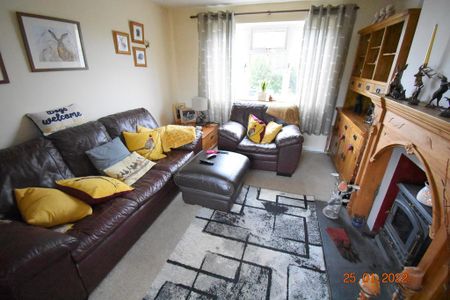 2 bedroom semi-detached house to rent - Photo 4