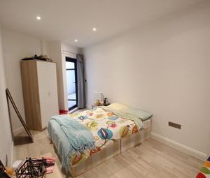 4 Bedrooms Flat to rent in Sphere, Bow E3 | £ 208 - Photo 1
