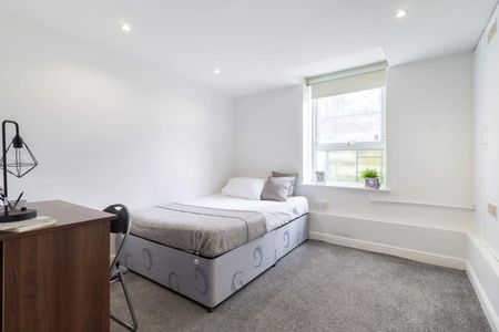 5 WINSTANLEY TERRACE Leeds - LS6 1DS - Photo 4