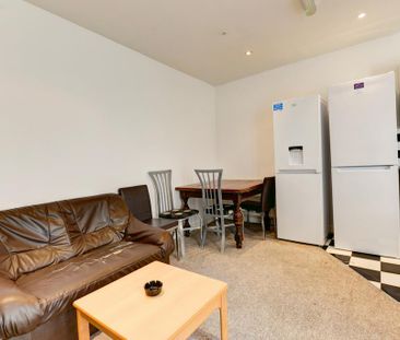 6 bedroom house to rent - Photo 3