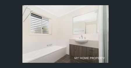 SPACIOUS 3 BEDROOM TOWNHOUSE - Photo 5