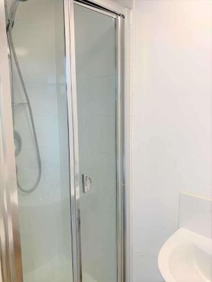 En-suite Room, On Board Street, Salford, M6 - Photo 1