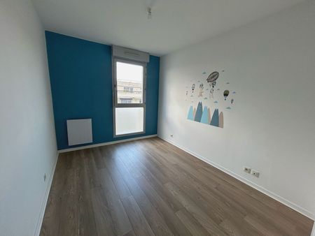 À louer ? Appartement 4 pièces avec terrasse et parking - Photo 2