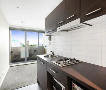 STUDENT ACCOMMODATION - PARTIALLY FURNISHED IN THE HEART OF HAWTHORN - Photo 2