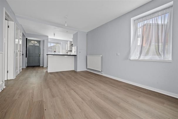 2 bedroom property to rent - Photo 1