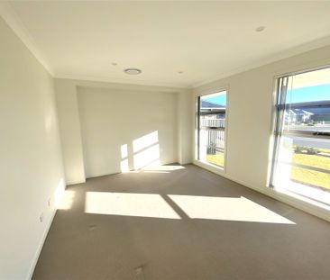 Modern Family Home - Photo 6