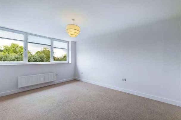 Mead House, Cantelupe Road, East Grinstead, West Sussex, RH19 - Photo 1