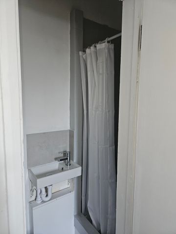 Studio Flat, East India Dock Road, E14 - Photo 2
