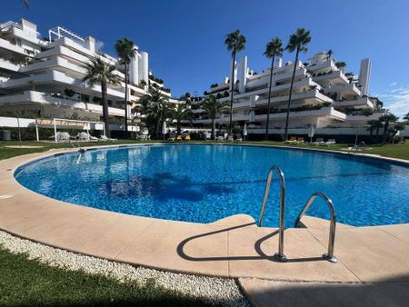 3 room luxury Apartment for rent in Marbella, Andalusia - Photo 2