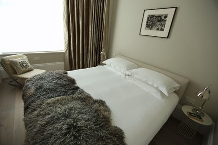 CALL FOR AVAILABILITY A unique and stylish one bedroom apartment of approximately 653 square feet. - Photo 2