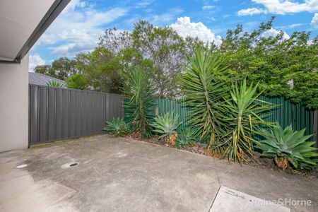 Well Maintained 3 Bedroom Townhouse - Photo 3