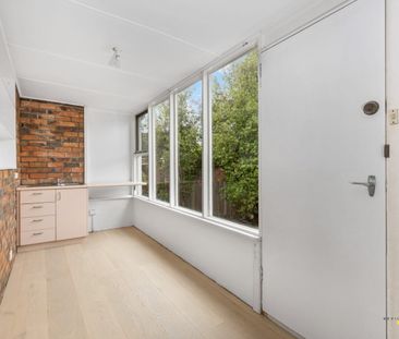 Recently updated with stunning bay views - Photo 2