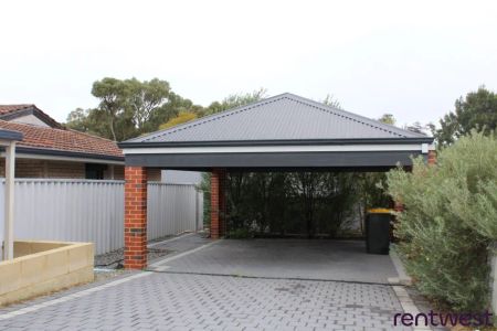 “HIDDEN GEM IN A HAMILTON HILL” - Photo 4