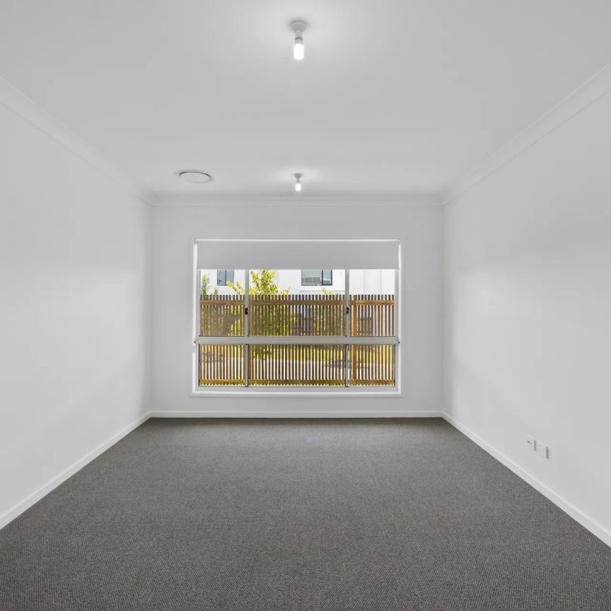 86 Tuscan Circuit, Greenbank. - Photo 1