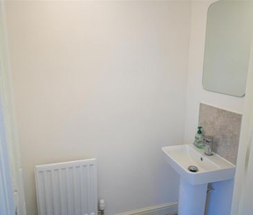 3 bedroom semi-detached house to rent - Photo 3
