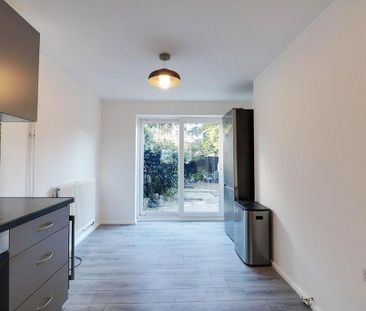 3 bedroom semi-detached house to rent - Photo 5