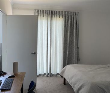 Modern 3-Bedroom Home with 2 Bathrooms in Hobsonville - Photo 2