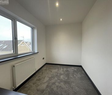 4 bedroom semi-detached house to rent - Photo 3