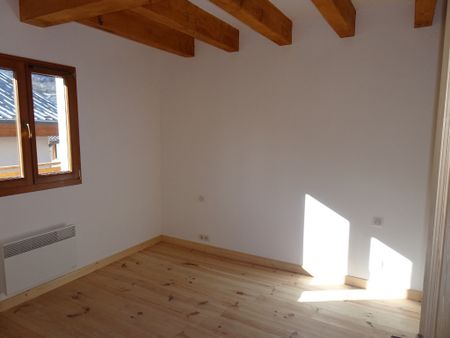 Location Maison 4 pièces 70m² ALLOS 04260 - Photo 2