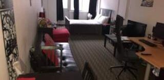 GHETTO MCGILL- 3 ½ RÉNOVÉ & MEUBLÉ – 1 CHAMBRE FERMÉE - Photo 2