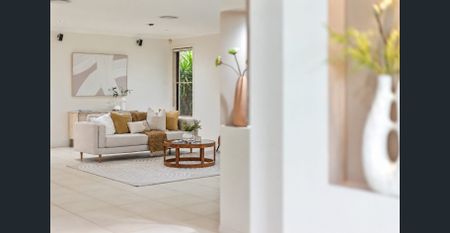 Beautiful Family Home with a Pool - Just in time for Summer! - Photo 3