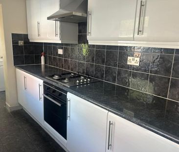 2 bedroom end of terrace house to rent - Photo 5