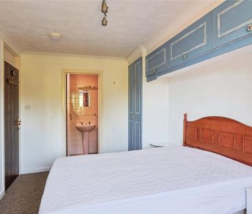 6 bedroom house to rent McWilliam Close, Poole, BH12 - Photo 3