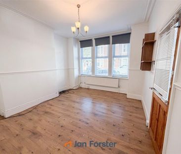 2 Bedroom Flat - Ground Floor - Photo 2