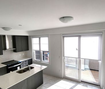 For Lease - 48 Waterside Way, Whitby, Ontario - Photo 4