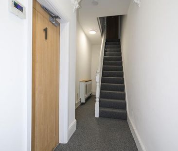 1 bedroom in a house share to rent - Photo 2