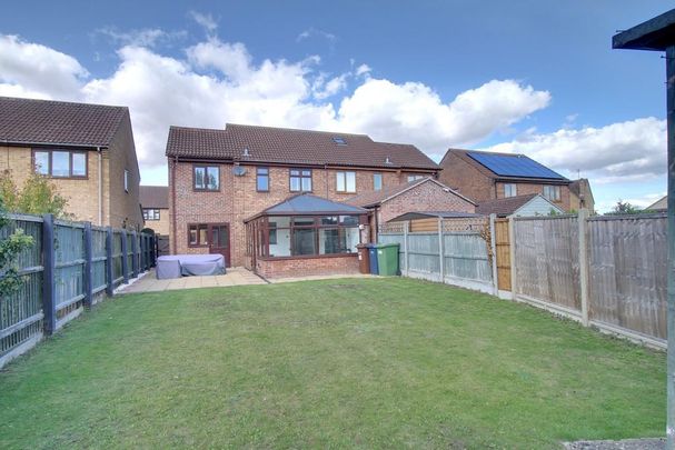 3 bedroom semi-detached house to rent - Photo 1