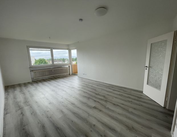 Renoviert und Einzugsbereit! 2-Zi.-Wohnung mit Loggia & Garage - Foto 1