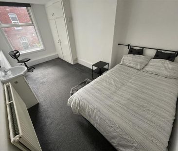 5 bedroom terraced house to rent - Photo 4