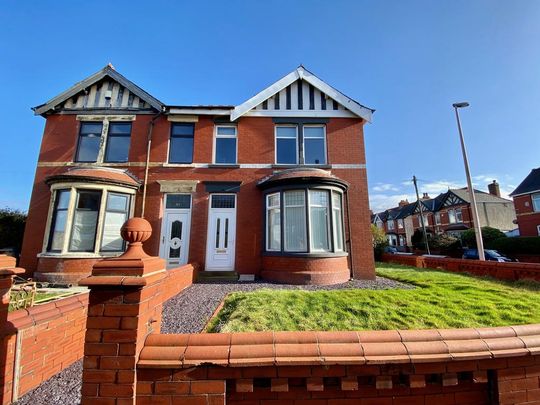 1 bedroom in a house share to rent - Photo 1