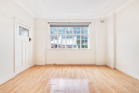 Studio Apartment - Offered Unfurnished - Photo 3