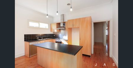 Three Bedroom Home in Prime Location - Photo 5