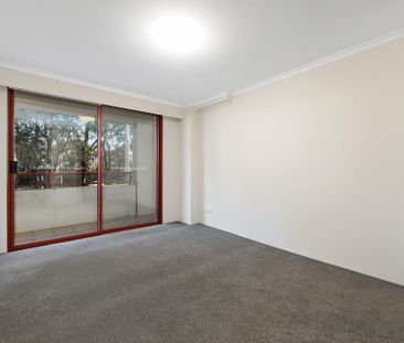 Modern Two Bedroom Retreat with Secure Parking - Photo 5