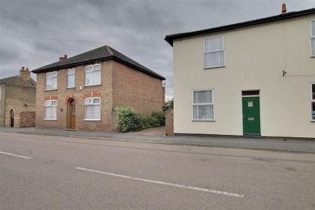 2 bedroom end of terrace house to rent - Photo 2