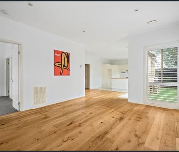 WELL PRESENTED TWO BEDROOM UNIT - Photo 1