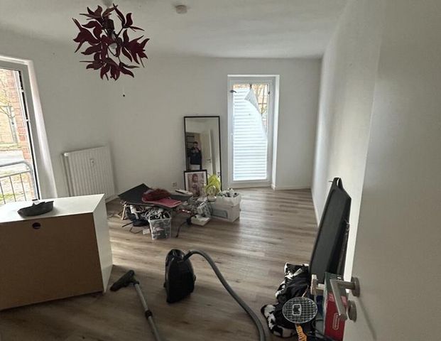 Die angebotene Mietwohnung befindet sich im Erdgeschoss eines gepflegten Mehrfamilienhauses in der ruhigen und grünen Von-Scheliha-Straße in 21035 Hamburg. Mit einer Wohnfläche von ca. 72 m²... - Foto 1